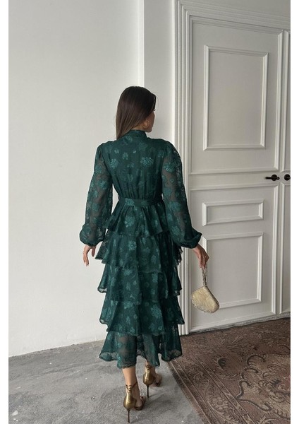 Zümrüt Valonlu Şeritli Kat Kat Elbise fırsatları