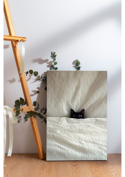 Uyanmış Kedi Kanvas Tablo