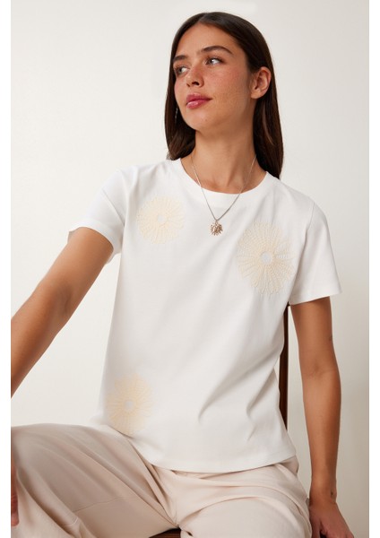 Çiçek Nakış Işlemeli Örme T-Shirt Ekru LCR0070