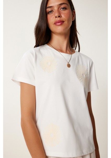 Çiçek Nakış Işlemeli Örme T-Shirt Ekru LCR0070 modelleri