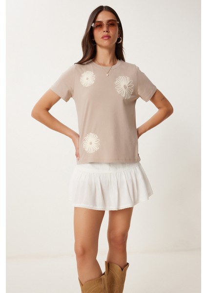 Çiçek Nakış Işlemeli Örme T-Shirt Bej LCR0070
