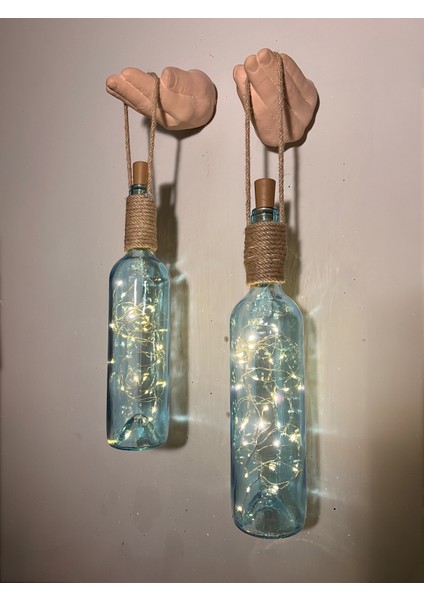 El Figürlü Duvar Lambası – Pilli LED Işıklı Dekoratif Mavi Boyalı Cam Şişe Aydınlatma | Vintage El Yapımı Duvar Dekoru fiyatları