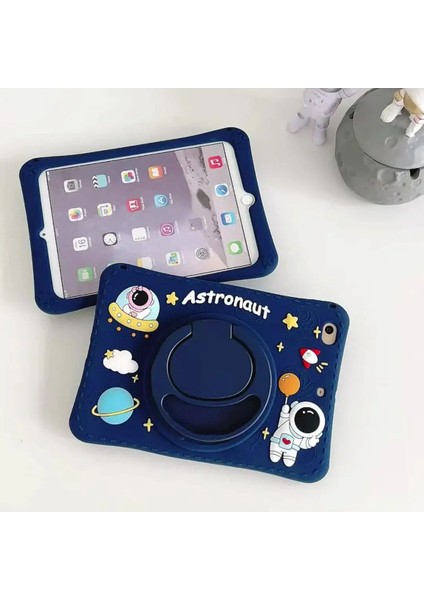 Samsung Galaxy Tab A T290 Uyumlu Astronot Figürlü Boyun Askılı Karakterli Çocuk Tablet Kılıfı