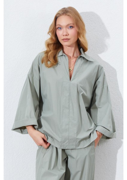 Kadın Çağla Derin V Yakalı Dirsek Kol Salaş Gömlek