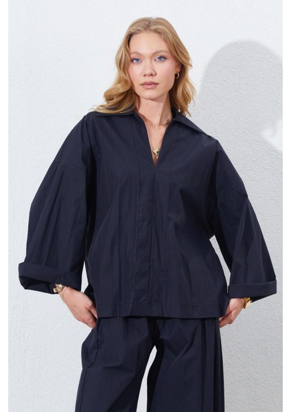 Kadın Siyah Derin V Yakalı Dirsek Kol Salaş Gömlek