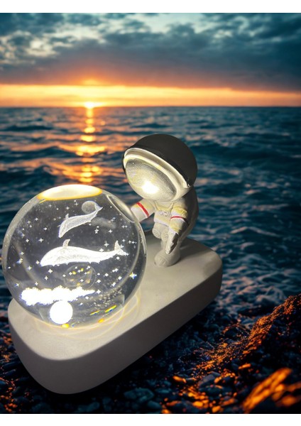 3D Astronot Figürlü Işıklı Küre