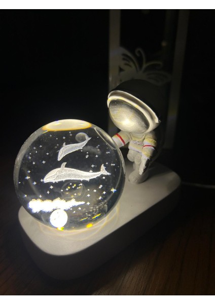 3D Astronot Figürlü Işıklı Küre