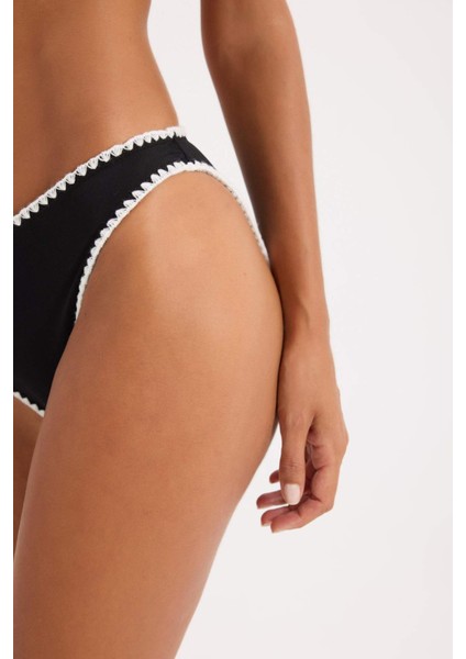 Regular Fit Nakışlı Bikini Altı-Fall in Love C3203AX24HS indirimleri