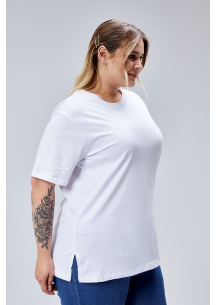 Curve Büyük Beden Beyaz Boyfriend Bisiklet Yaka Yırtmaçlı Pamuk Örme T-Shirt fiyatları