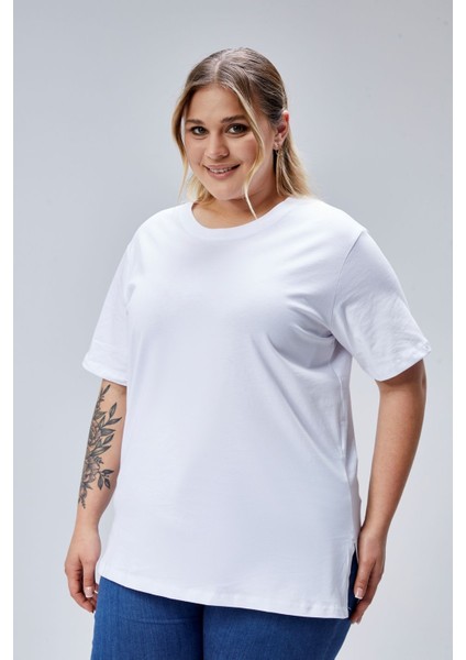 Curve Büyük Beden Beyaz Boyfriend Bisiklet Yaka Yırtmaçlı Pamuk Örme T-Shirt indirimleri