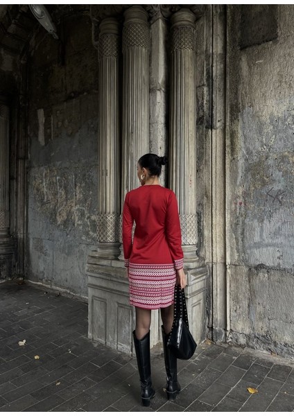 Kadın Uzun Kollu Bisiklet Yaka Kol Ağzı ve Etek Ucu Baskılı Iki Iplik Elbise