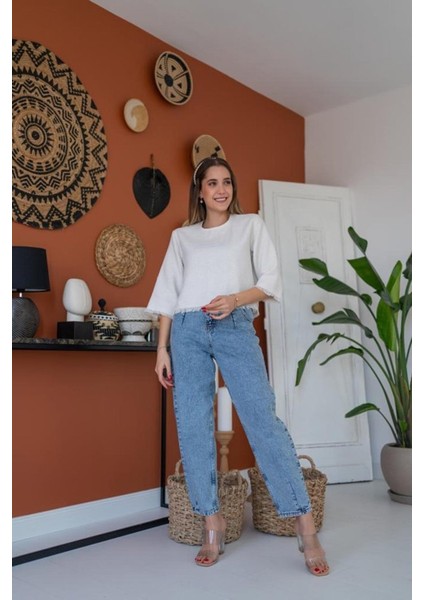 Beyaz Püskül Detaylı Bluz