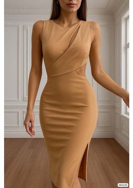 Kadın Goğüs Detaylı Sırt Dekoltelı Yırtmaç Detaylı Scuba Elbise