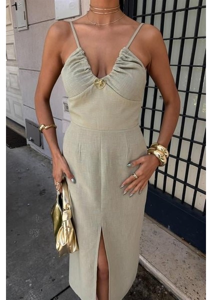 Göğsü Aksesuarlı Önü Yırtmaçlı Elbise 2899