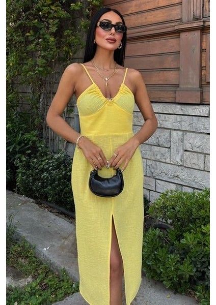 Göğsü Aksesuarlı Önü Yırtmaçlı Elbise 2899