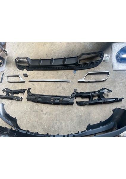 Mercedes W212 E63 Amg Arka Tampon ve Difüzör Seti