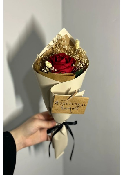 Tekli Kırmızı Kadife Mini Gül Buketi & Kahve Yanı Çiçeği & Kadınlar Günü & Sevgiliye Hediye