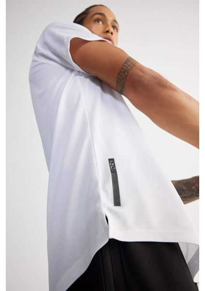 Fit Hızlı Kuruyan Slim Fit Dar Kesim Bisiklet Yaka Baskılı Sporcu Kısa Kollu Tişört V2887AZ25SP fırsatları