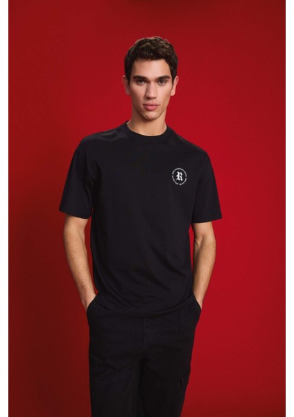 %100 Pamuk Boxy Fit Bisiklet Yaka Sırt Baskılı Kısa Kollu Tişört D5160AX25SP modelleri