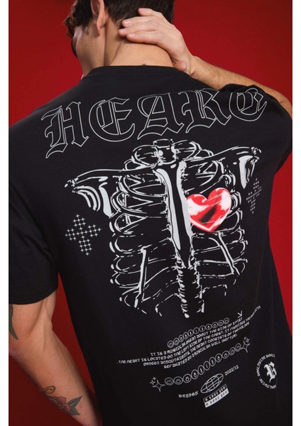 %100 Pamuk Boxy Fit Bisiklet Yaka Sırt Baskılı Kısa Kollu Tişört D5160AX25SP fırsatları