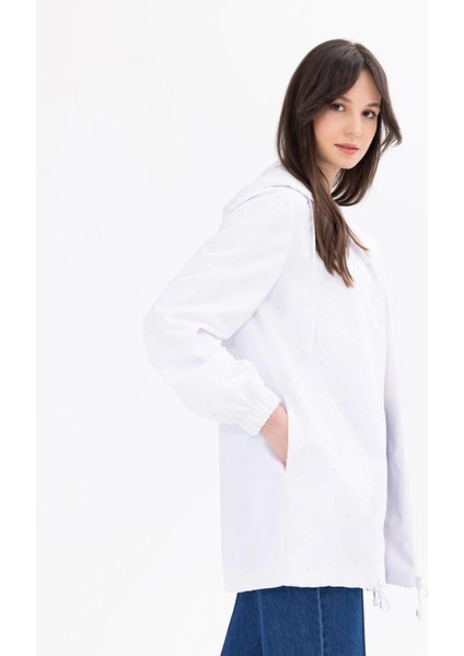 Kadın Taşlı Fermuar Detaylı Kapüşonlu Trençkot-Beyaz indirimleri