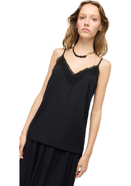 V-Yaka Dantel Detaylı Bluz