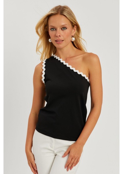 Kadın Siyah Tek Omuz Biyeli Bluz EY2792
