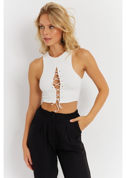 Kadın Beyaz Detaylı Crop Bluz AYD375