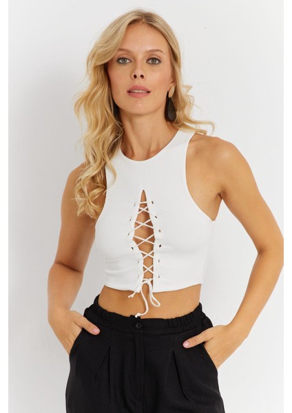Kadın Beyaz Detaylı Crop Bluz AYD375 fiyatları