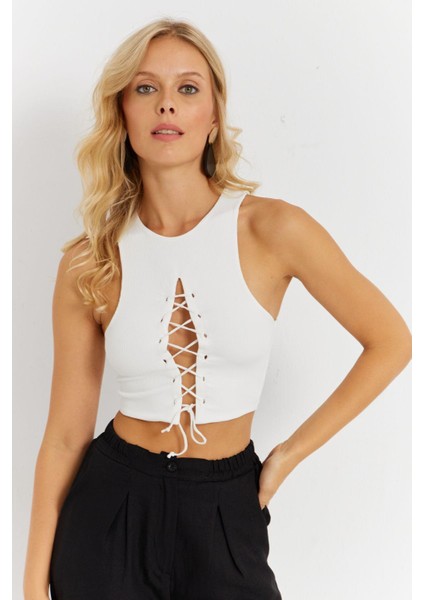 Kadın Beyaz Detaylı Crop Bluz AYD375 fırsatları