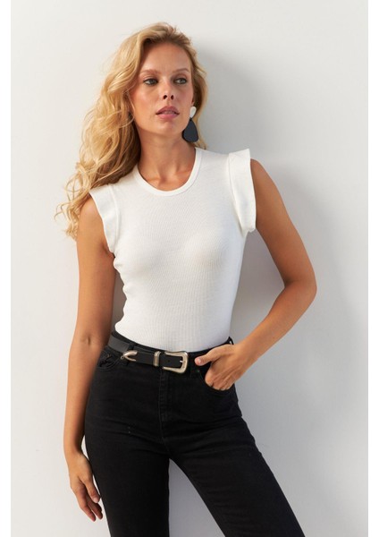 Kadın Beyaz Omuzları Fırfırlı Bluz MK23 fiyatları