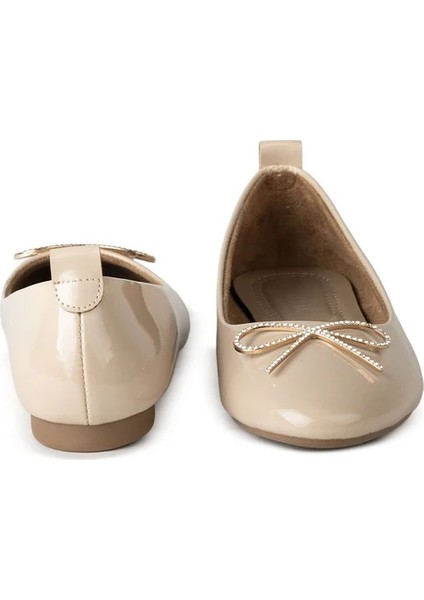 Alora Fiyonk Detaylı Rugan Bej Babet