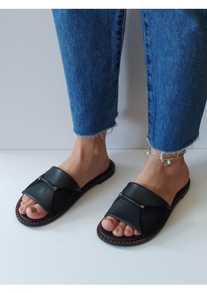 Kadın Siyah Hakiki Deri Önden Tokalı Düz Günlük Şık Terlik modelleri