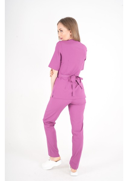 Açık Mor Elegant Model Cerrahi Üniforma Belden Bağlamalı Scrubs Takım