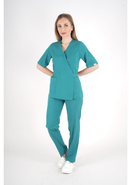 Ameliyat Yeşili Elegant Model Cerrahi Üniforma Belden Bağlamalı Scrubs Takım