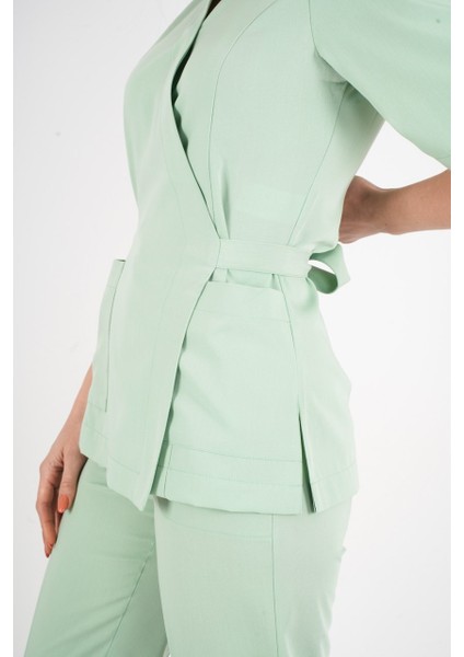 Çağla Yeşili Elegant Model Cerrahi Üniforma Belden Bağlamalı Scrubs Takım fiyatları