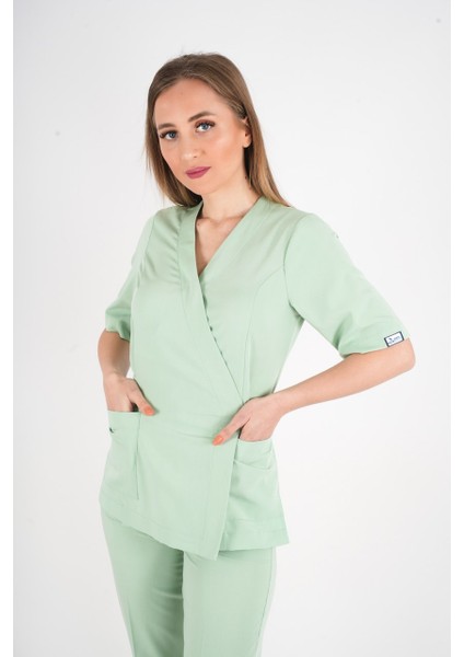 Çağla Yeşili Elegant Model Cerrahi Üniforma Belden Bağlamalı Scrubs Takım