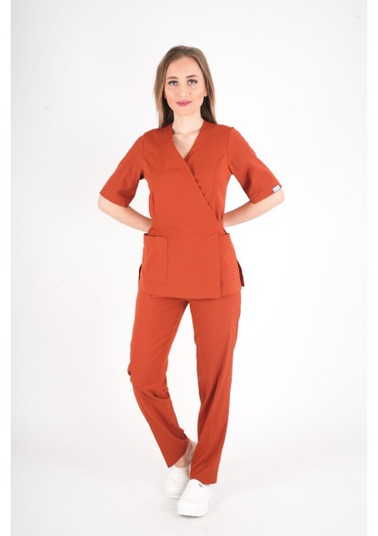 Kiremit Elegant Model Cerrahi Üniforma Belden Bağlamalı Scrubs Takım