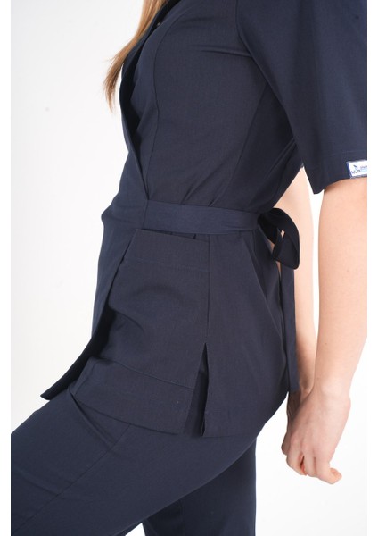Lacivert Elegant Model Cerrahi Üniforma Belden Bağlamalı Scrubs Takım