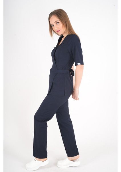 Lacivert Elegant Model Cerrahi Üniforma Belden Bağlamalı Scrubs Takım