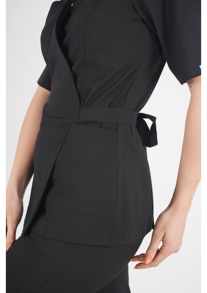 Siyah Elegant Model Cerrahi Üniforma Belden Bağlamalı Scrubs Takım