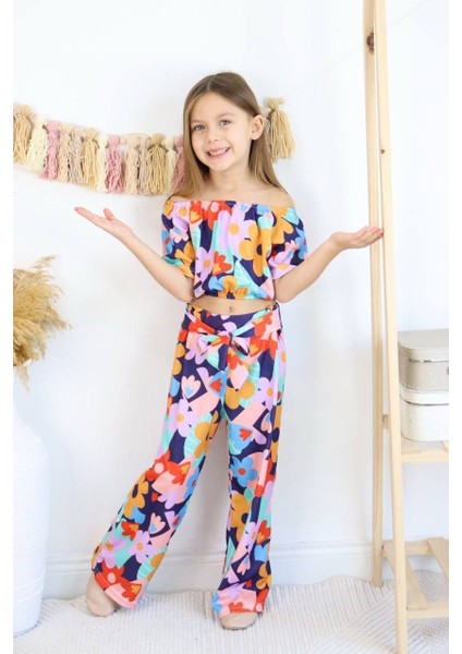 Kız Çocuk Renkli Desenli Takım I Madonna Yaka Desenli Ispanyol Paça I Bluz ve Pantolon Kombin fırsatları