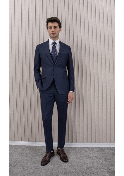 Erkek Slim Fit Sivri Yaka Yelekli Takım Elbise