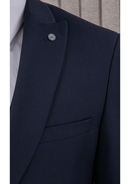 Erkek Slim Fit Sivri Yaka Yelekli Takım Elbise