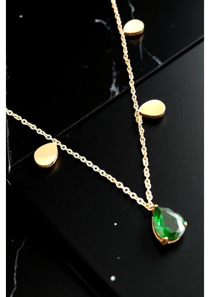Kadın Çelik Zincirli Su Yolu Altın Kaplama Damla Figürlü Zümrüt Zirkon Taşlı Tasarımlı Model Kolye