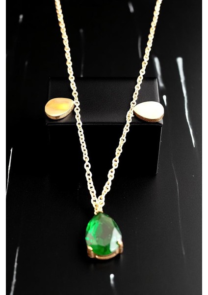 Kadın Çelik Zincirli Su Yolu Altın Kaplama Damla Figürlü Zümrüt Zirkon Taşlı Tasarımlı Model Kolye modelleri