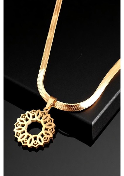 Kadın Çelik Italyan Zincirli Su Yolu Altın Kaplama Karmaşık Dantel Tasarımlı Halkalı Kobin Kolye fiyatları