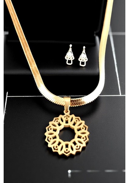 Kadın Çelik Italyan Zincirli Su Yolu Altın Kaplama Karmaşık Dantel Tasarımlı Halkalı Kobin Kolye modelleri