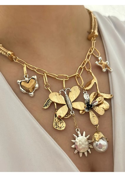 Marka Model Kelebekli Charm Kolye