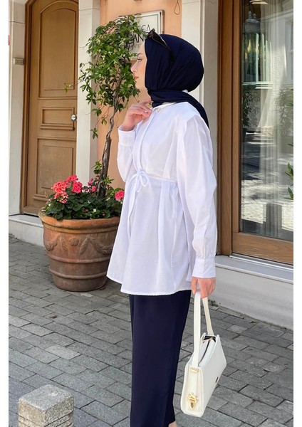 Bel Bağlamalı Omuz Vatkalı Gömlek Beyaz